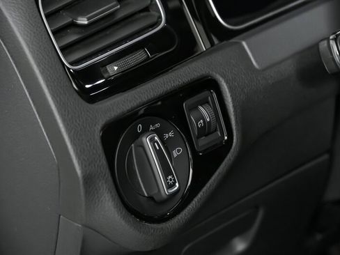 Used 2019 Volkswagen Golf 4-Door image 21