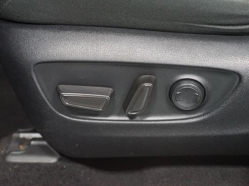 Used 2022 Toyota RAV4 XLE AWD/4WD image 32