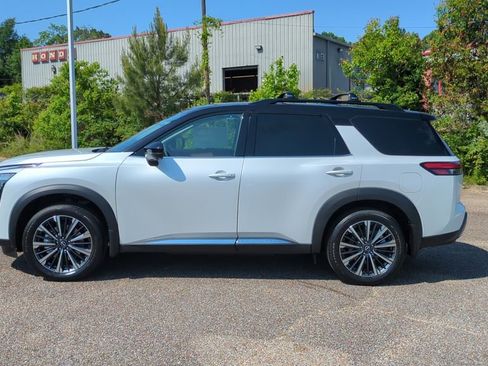 New 2026 Nissan Pathfinder Platinum FWD image 8