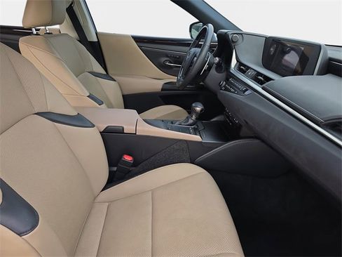 Used 2019 Lexus ES 350 Luxury w/ Premium Package image 12