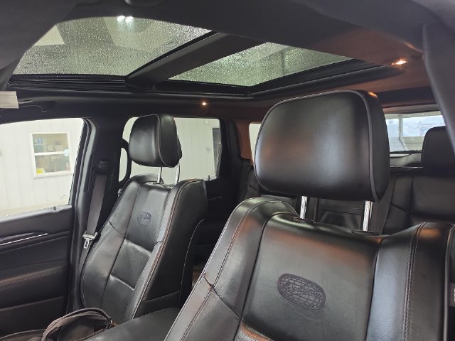 Used 2020 Jeep Grand Cherokee Overland AWD/4WD image 17