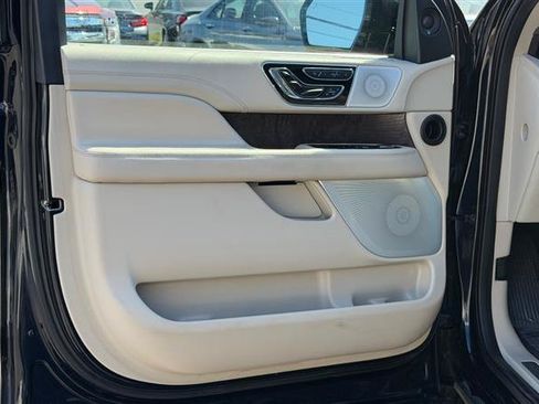 Used 2021 Lincoln Navigator Reserve w/ Luxury Package AWD/4WD image 21