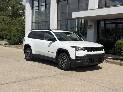 New 2026 Jeep Cherokee Laredo AWD/4WD image 2