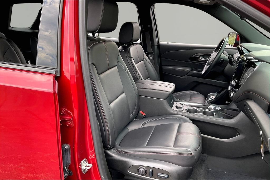 Used 2024 Chevrolet Traverse RS w/ LPO, Floor Liner Package AWD/4WD image 32