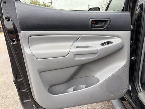 Used 2015 Toyota Tacoma PreRunner w/ SR5 Package image 10