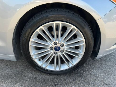 Used 2016 Ford Fusion SE w/ Equipment Group 202A FWD image 10