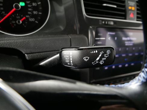 Used 2019 Volkswagen e-Golf SE w/ Driver Assistance Package image 32