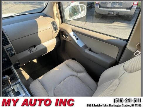Used 2011 Nissan Pathfinder Silver AWD/4WD image 12