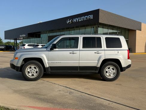 Used 2011 Jeep Patriot Sport w/ PWR Value Group FWD image 2