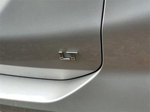 Used 2018 Chevrolet Equinox LT w/ Sun & Infotainment Package image 4