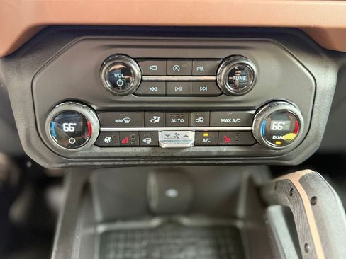 Used 2024 Ford Bronco Outer Banks AWD/4WD image 25