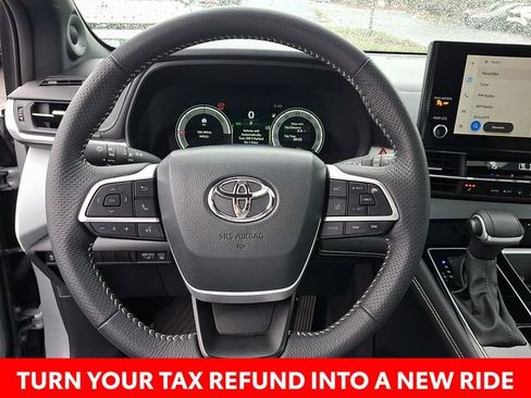 Used 2025 Toyota Sienna XSE w/ XSE Plus Package image 22