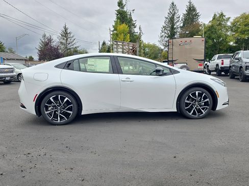 New 2026 Toyota Prius Plug-In Hybrid image 7