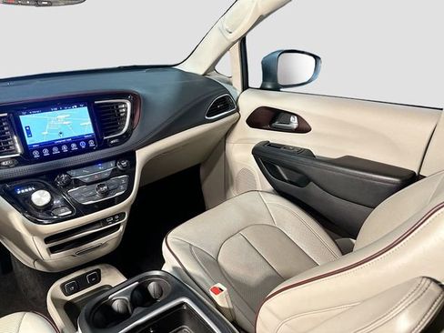 Used 2017 Chrysler Pacifica Limited w/ Advanced Safetytec Group image 25