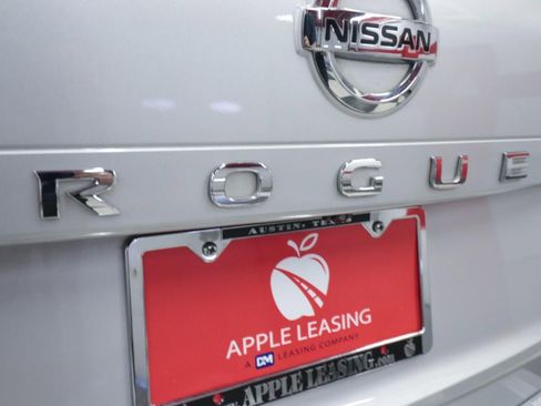 Used 2021 Nissan Rogue SL w/ Premium Package image 32