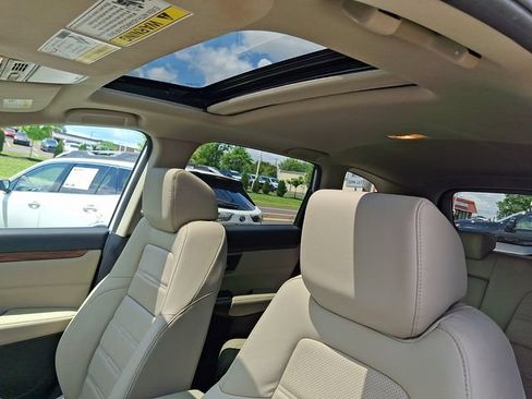 Used 2018 Honda CR-V Touring image 14