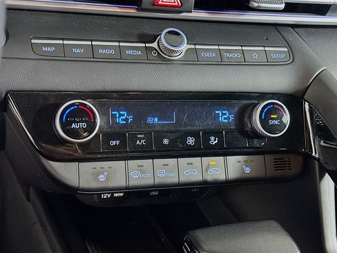 Used 2024 Hyundai Elantra Limited image 23