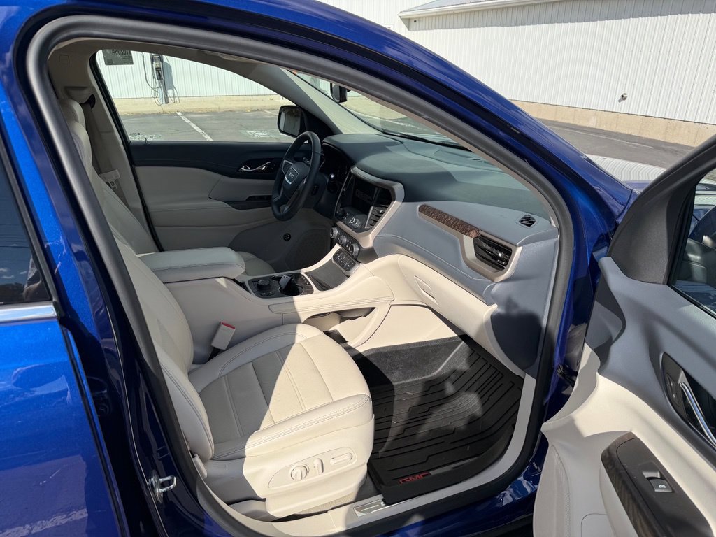 Used 2023 GMC Acadia Denali AWD/4WD image 19