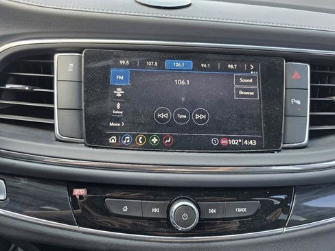 Used 2020 Buick Enclave Essence w/ Sport Touring Edition FWD image 39