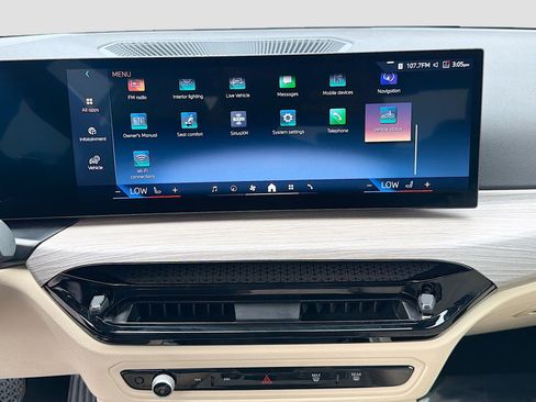 Used 2025 BMW 330i Sedan w/ Parking Assistance Package image 29