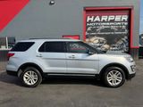 Used 2017 Ford Explorer XLT w/ Equipment Group 202A image 3