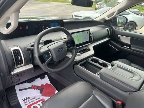 Used 2025 Ford Expedition Max Active AWD/4WD image 11