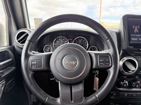 Used 2016 Jeep Wrangler Unlimited Sahara image 9