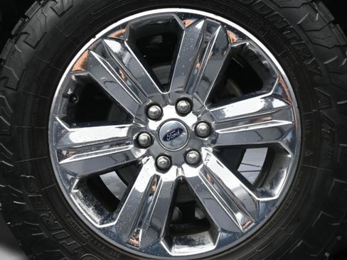 Used 2018 Ford F150 Lariat w/ Equipment Group 502A Luxury AWD/4WD image 10