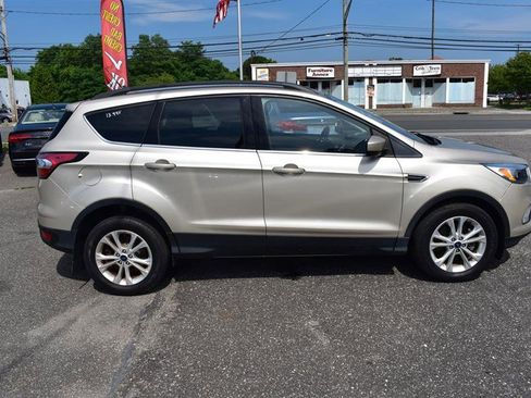 Used 2018 Ford Escape SE w/ SE Sync 3 Package image 9
