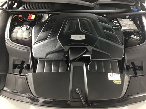 Certified 2022 Porsche Cayenne AWD/4WD image 13