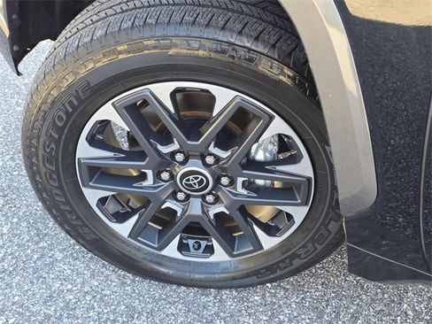 Used 2023 Toyota Tundra Limited image 42