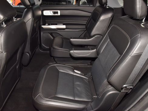 Used 2023 Ford Explorer Limited w/ Limited Technology Package image 8