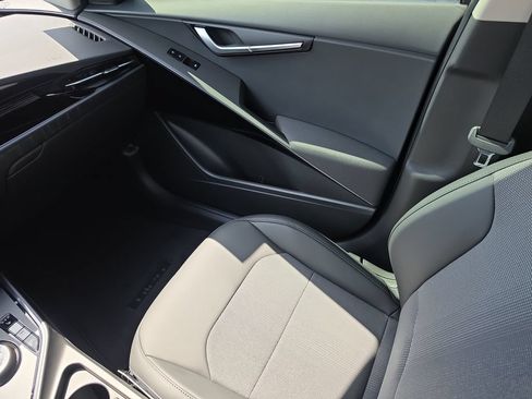 New 2026 Kia Niro Wind FWD image 16