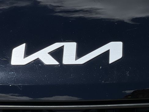 Used 2024 Kia Carnival LX FWD image 20