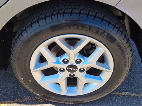 Used 2024 Kia Soul LX w/ Option Group 015 FWD image 11