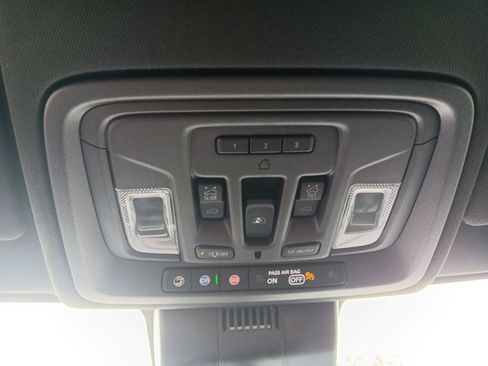 Used 2023 Chevrolet Silverado 1500 High Country w/ Technology Package AWD/4WD image 22