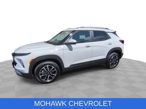 Used 2025 Chevrolet TrailBlazer LT w/ Convenience Package AWD/4WD image 4