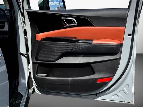 Certified 2023 Kia Carnival SX FWD image 37