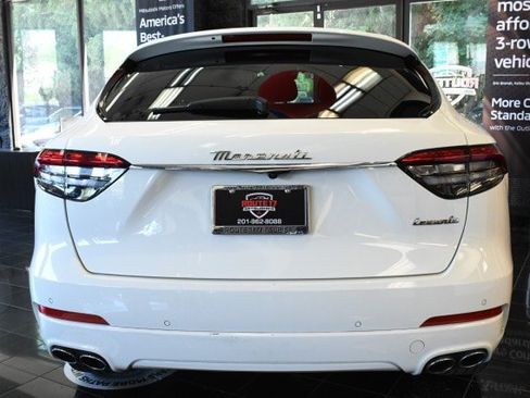 Used 2023 Maserati Levante GT AWD/4WD image 13