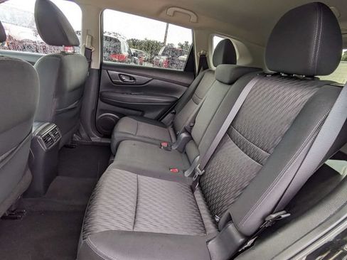 Used 2018 Nissan Rogue SV AWD/4WD image 13