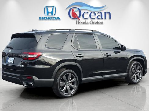 Used 2023 Honda Pilot Sport image 3