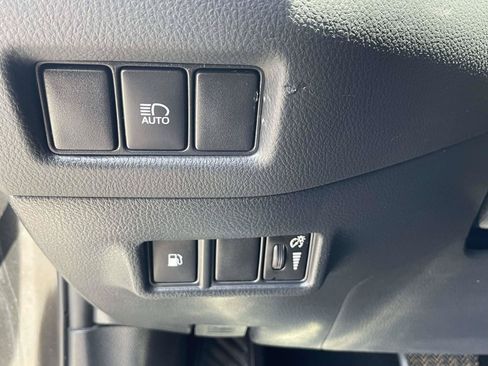Used 2022 Toyota C-HR XLE FWD image 19