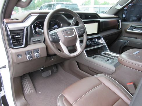 Used 2025 GMC Sierra 2500 Denali w/ Denali Reserve Package AWD/4WD image 18