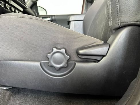 Used 2017 Toyota Tacoma 4x4 Double Cab image 24