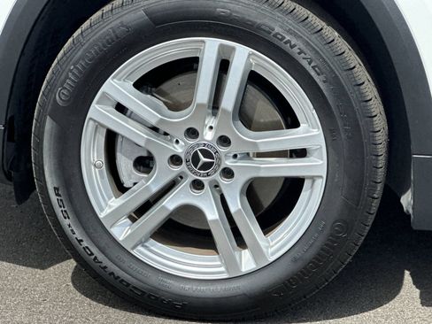 Certified 2021 Mercedes-Benz GLA 250 4MATIC w/ Premium Package image 31