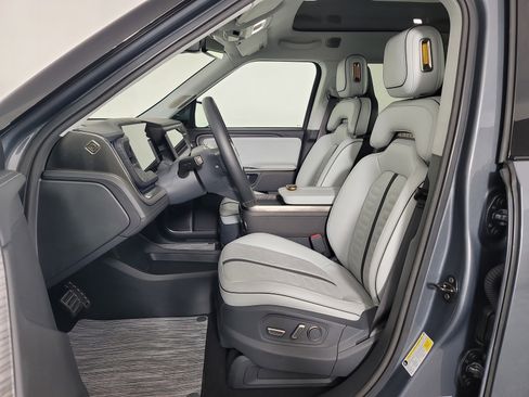 Used 2023 Rivian R1T Adventure image 20