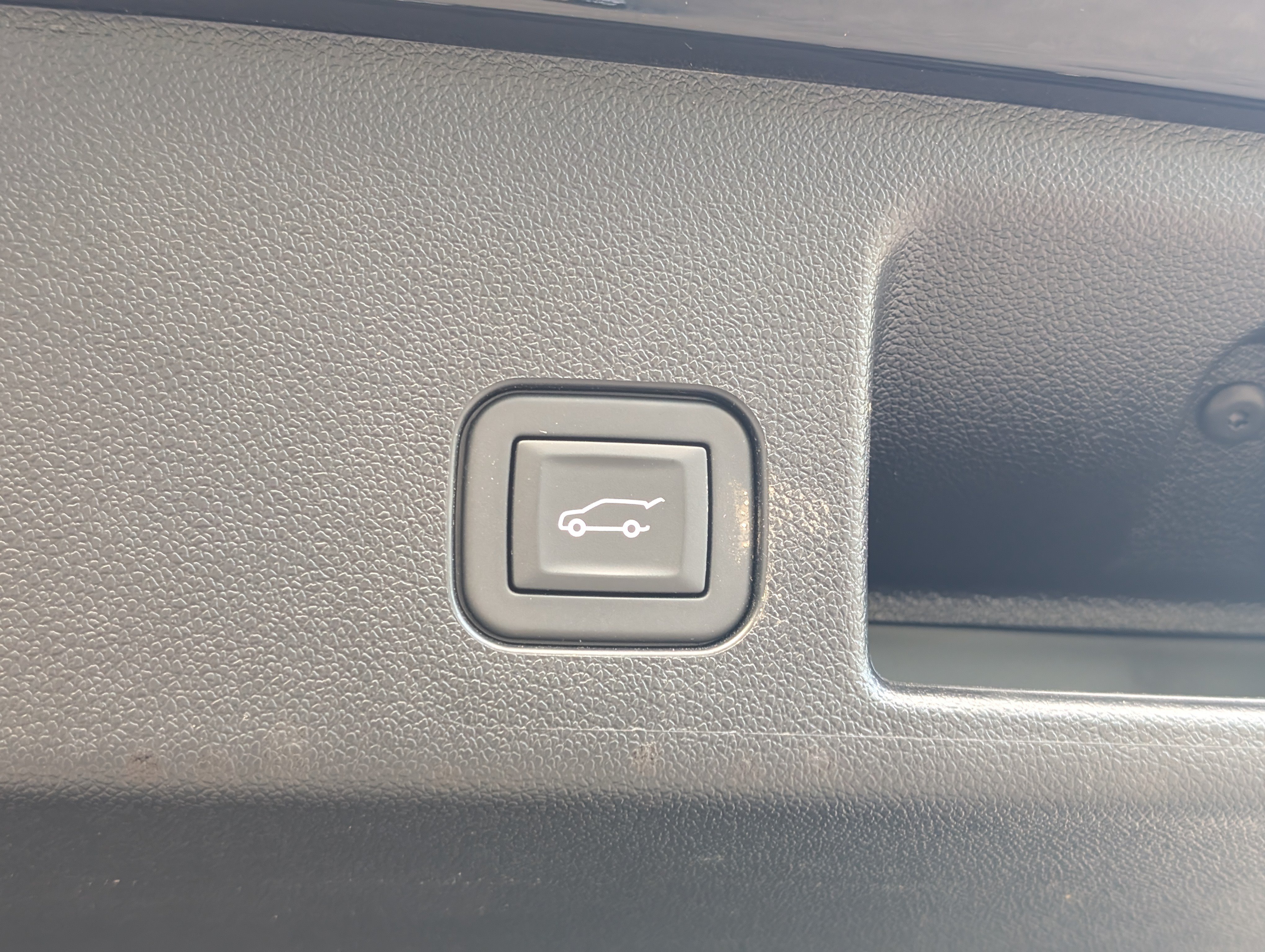 Used 2025 Chevrolet Equinox EV LT w/ Convenience Package AWD/4WD image 19