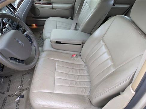 Used 2005 Lincoln Town Car Signature RWD image 14