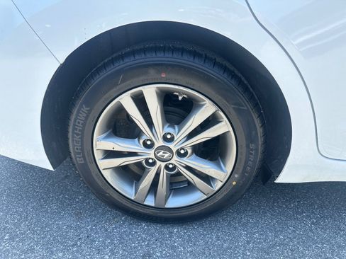 Used 2017 Hyundai Elantra SE FWD image 39