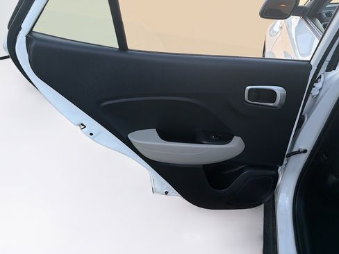 Used 2025 Hyundai Venue SEL FWD image 26